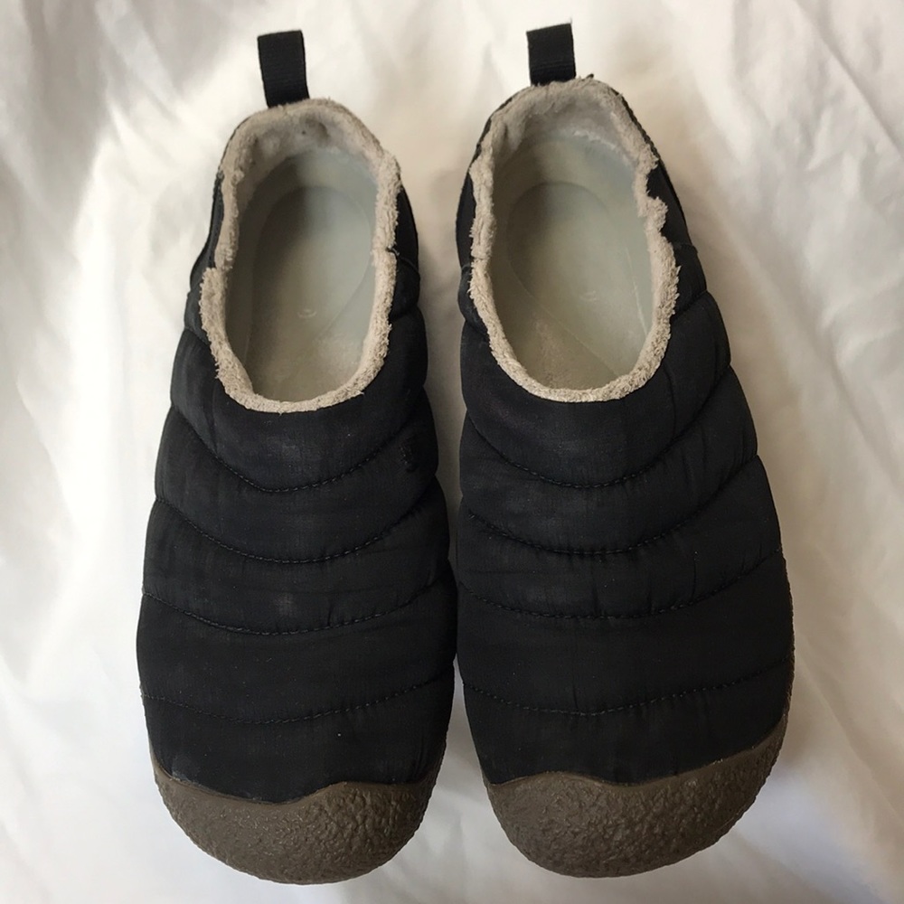 KEEN.  8.  Men’s indoor/outdoor.  Black.